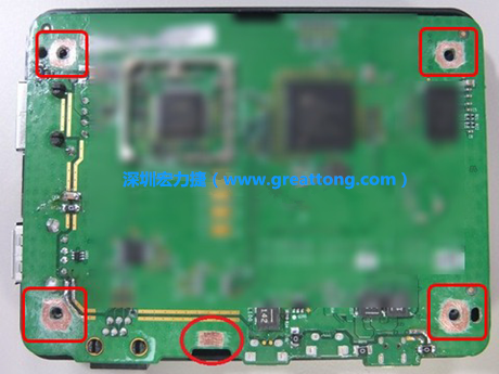 手動去綠漆。使用傳統(tǒng)的刀片去除綠漆后的效果。